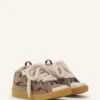 Baskets en daim avec lacets en maille