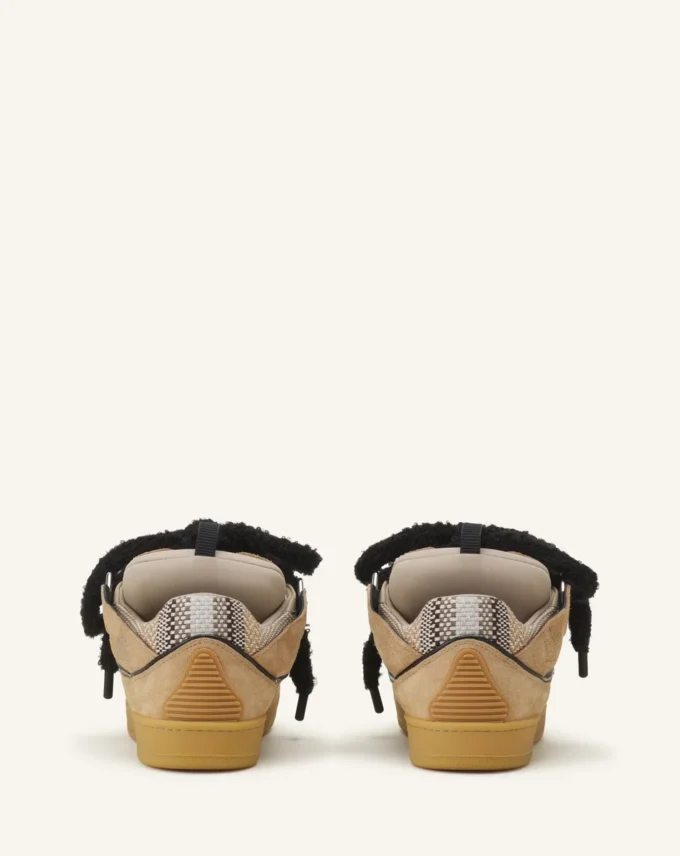 Baskets en daim avec lacets en maille
