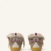 Baskets en daim avec lacets en maille