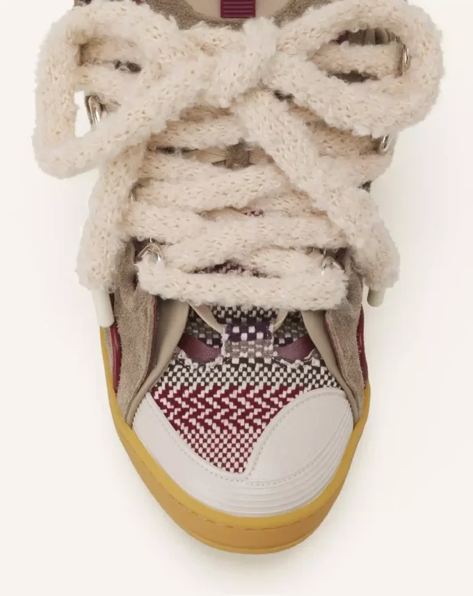 Baskets en daim avec lacets en maille