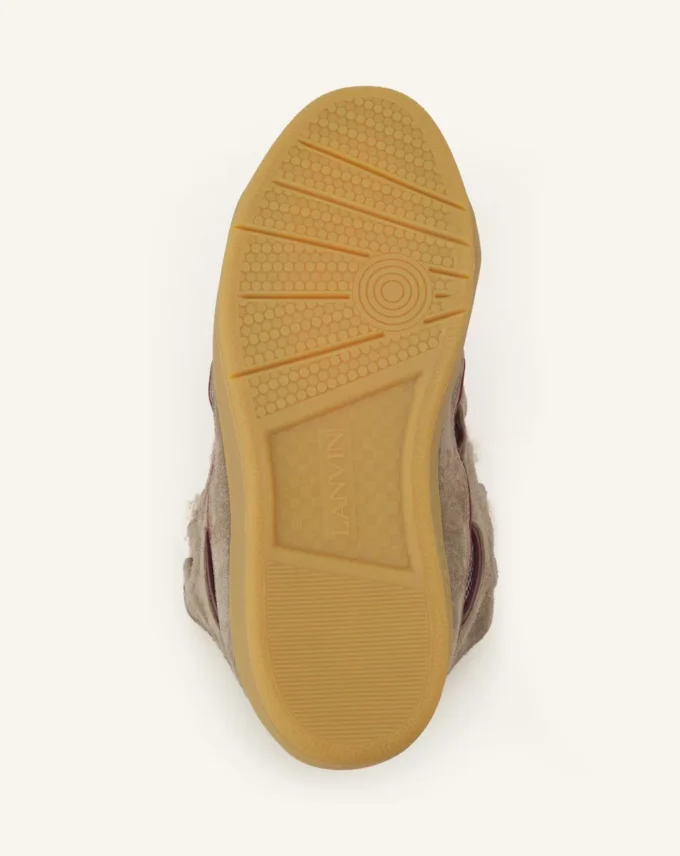 Baskets en daim avec lacets en maille