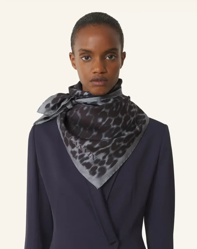 Foulard en soie imprimé léopard