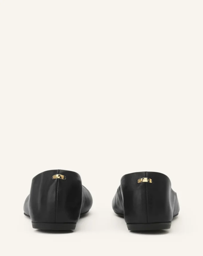 Les ballerines plates en cuir