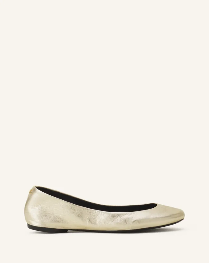 Les ballerines plates en cuir métallisé