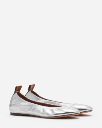 Les ballerines plates en cuir métallisé