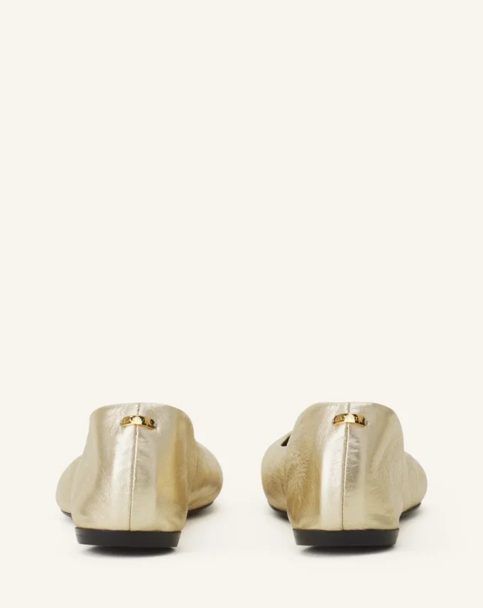 Les ballerines plates en cuir métallisé