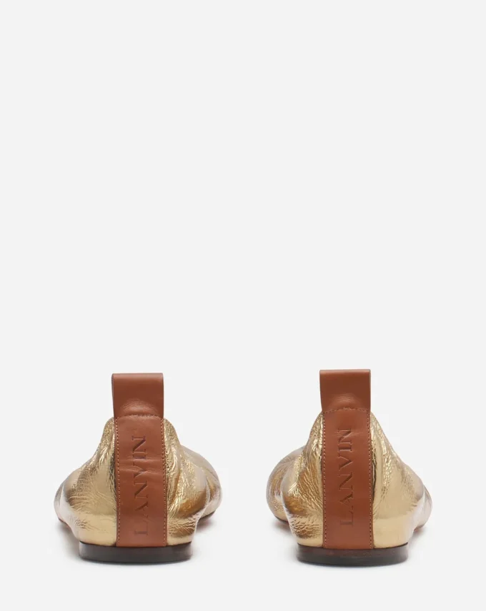Les ballerines plates en cuir métallisé