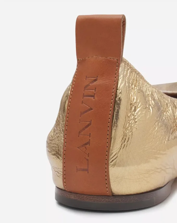 Les ballerines plates en cuir métallisé