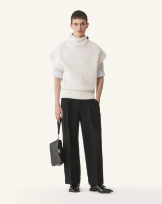 pochette asymtrique en cuir compagnon 2 1 330x416 - Pull sans manches en laine &agrave; d&eacute;tails diamant