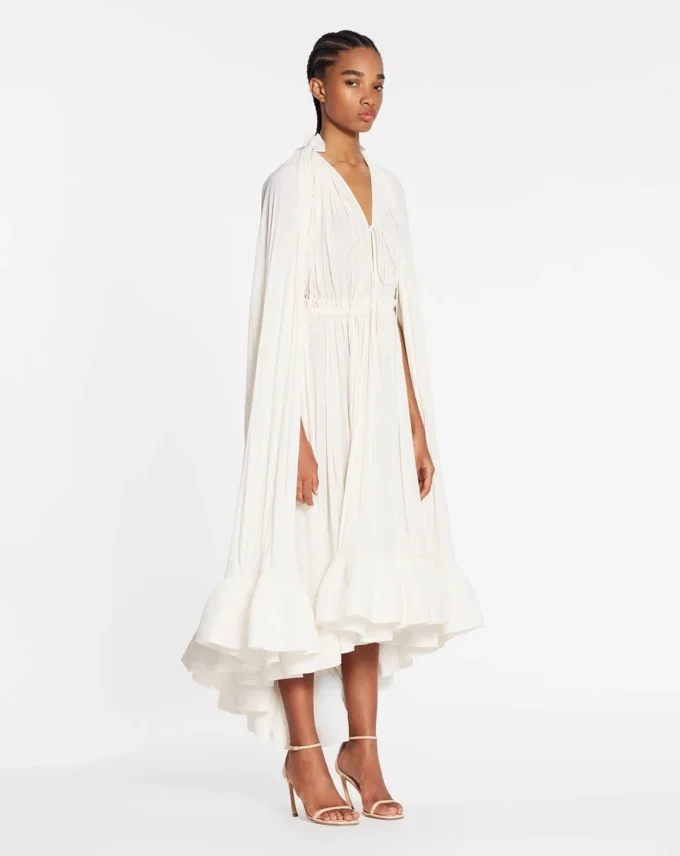 Robe longue à volants en charmeuse